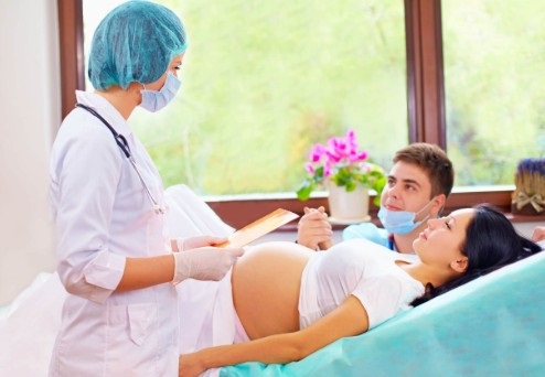 obstetricia, profesional se encarga del cuidado de la mujer antes, durante y despus del embarazo